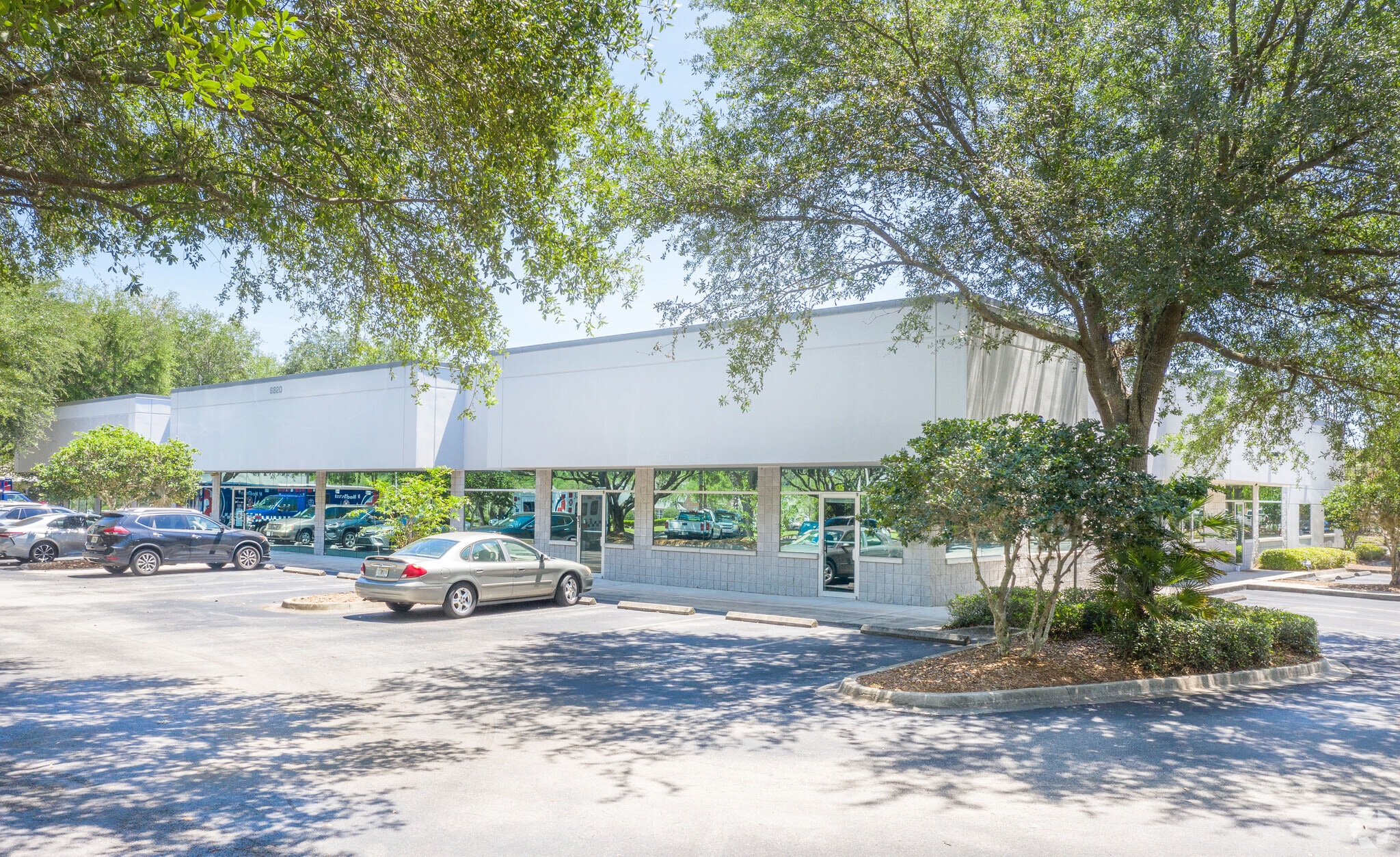 6820 Southpoint Pky, Jacksonville, FL for lease Primary Photo- Image 1 of 22