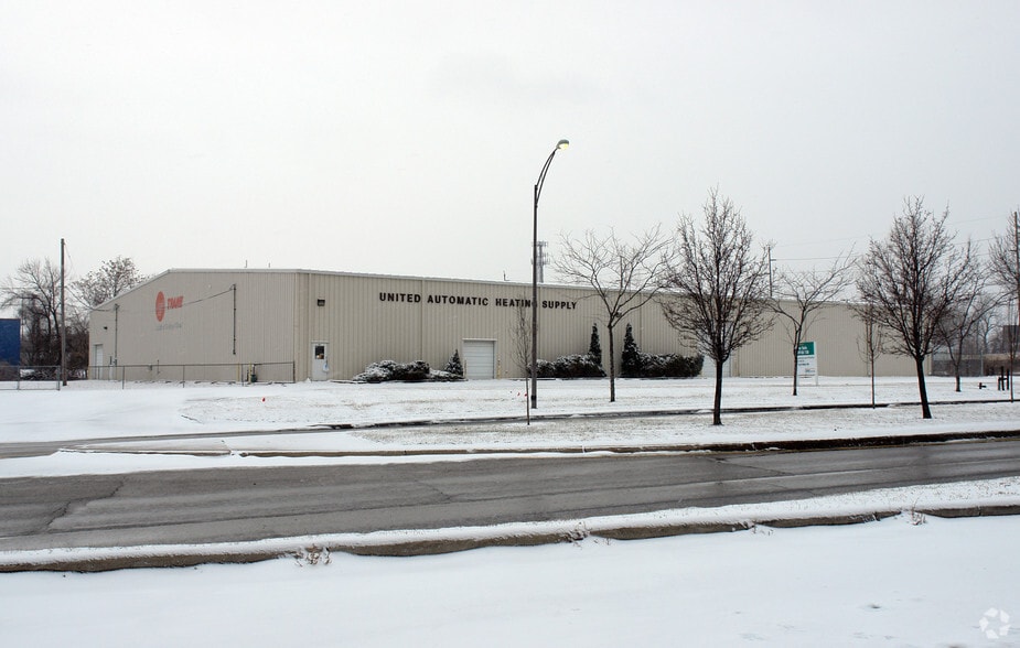 399 Phillips Ave, Toledo, OH à vendre - Photo du bâtiment - Image 2 de 2
