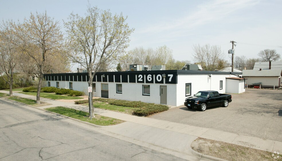 2604-2607 6TH ST NE & 600 26TH Ave NE portefeuille de 3 propriétés à vendre sur LoopNet.ca - Photo du bâtiment - Image 2 de 2