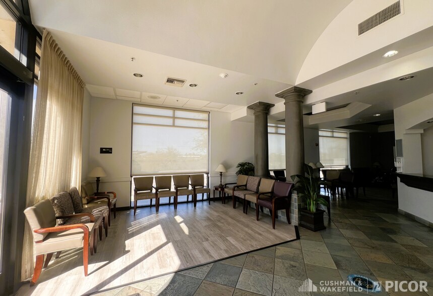 2260 W Orange Grove Rd, Tucson, AZ à louer - Photo du bâtiment - Image 3 de 7