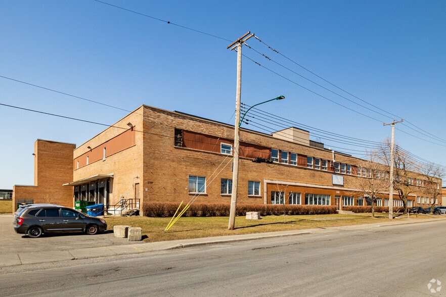 5785 Rue Paré, Mt Royal, QC à louer - Photo du bâtiment - Image 2 de 6