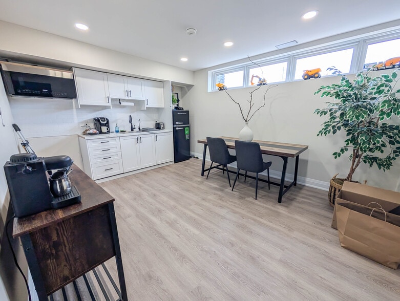 172-174 Eastchester Ave, St Catharines, ON for lease - Building Photo - Image 2 of 26