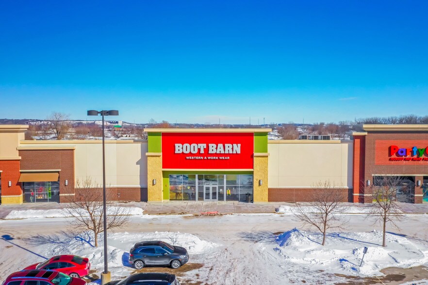 3271 Market Place Dr, Council Bluffs, IA à louer - Photo du bâtiment - Image 1 de 4