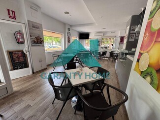 Plus de détails pour Multi-résidentiel à vendre