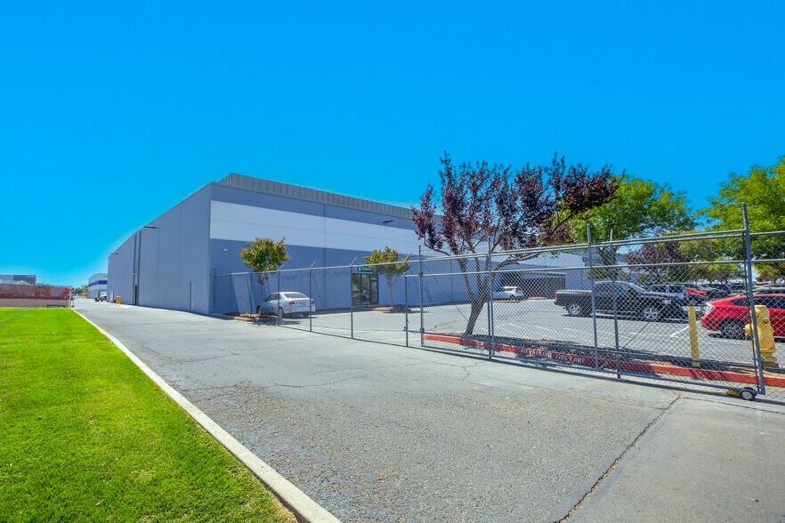 1601 Aviation Blvd, Lincoln, CA à louer - Photo du bâtiment - Image 3 de 6
