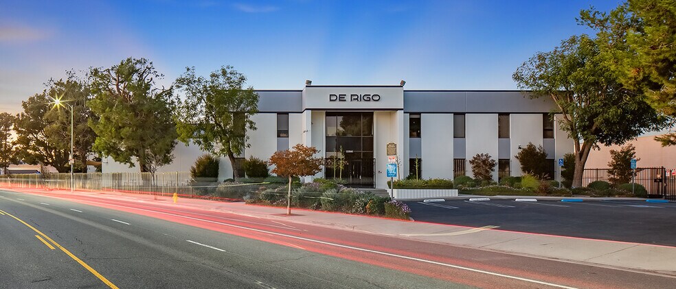 10941 La Tuna Cyn, Sun Valley, CA à louer - Photo du bâtiment - Image 3 de 25