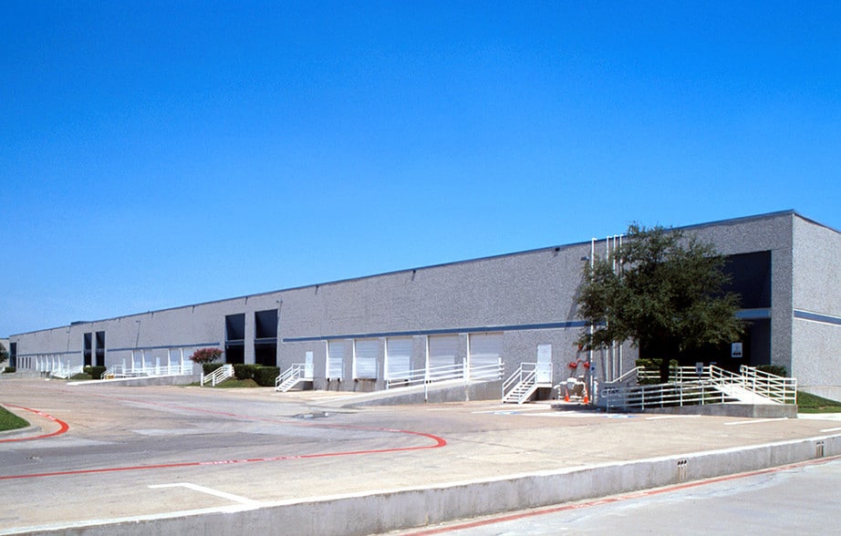 8724-8732 N Royal Ln, Irving, TX for lease - Building Photo - Image 3 of 11