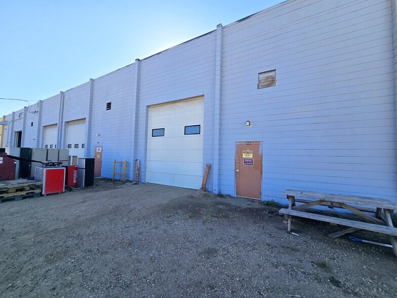 1804 4th St, Leduc, AB à louer - Photo du bâtiment - Image 2 de 2