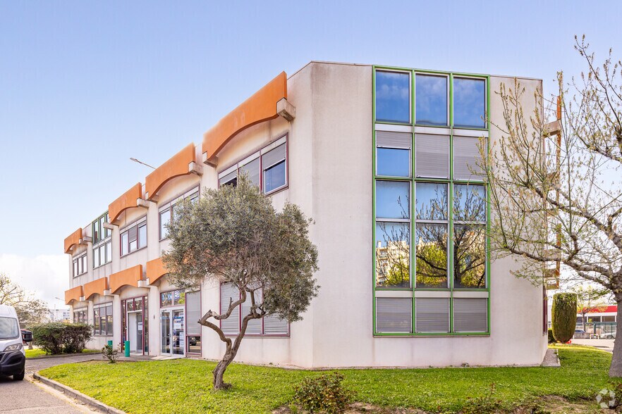 16 Boulevard Des Acieries, Marseille à louer - Photo du bâtiment - Image 2 de 17