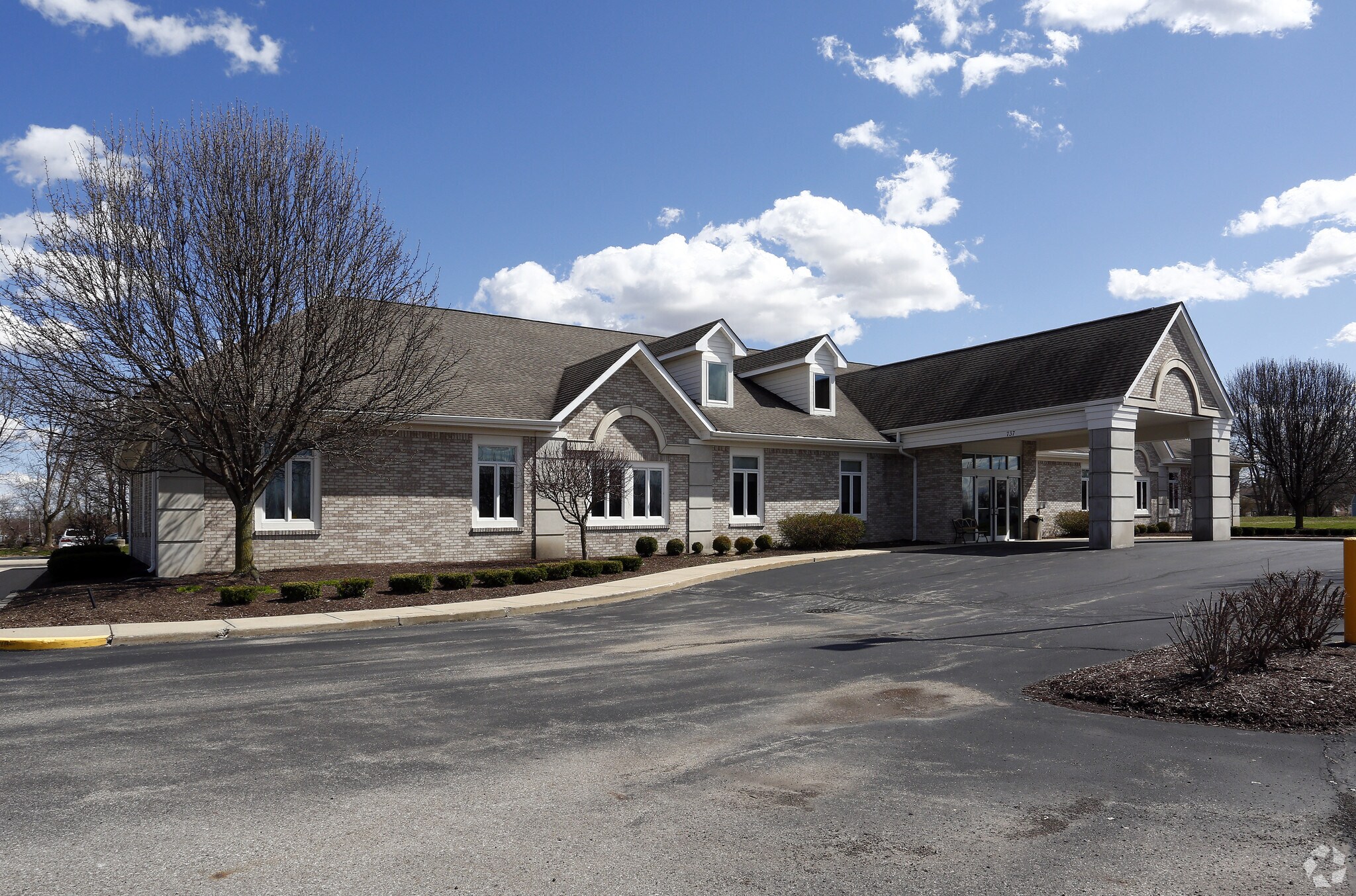 737 W Green Meadows Dr, Greenfield, IN à louer Photo du bâtiment- Image 1 de 4