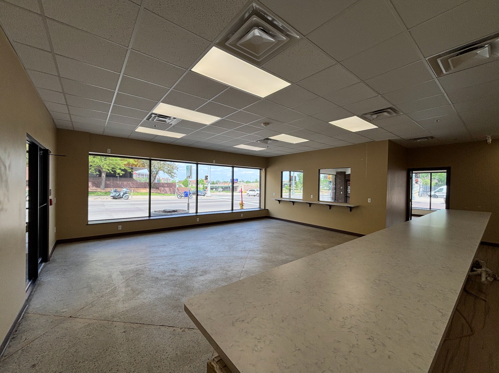 225 E 11th St, Sioux Falls, SD for lease Interior Photo- Image 1 of 9