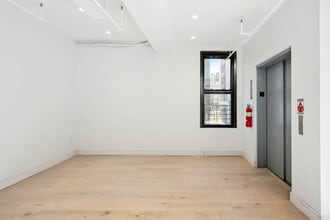 109-111 W 24th St, New York, NY for lease Building Photo- Image 2 of 11