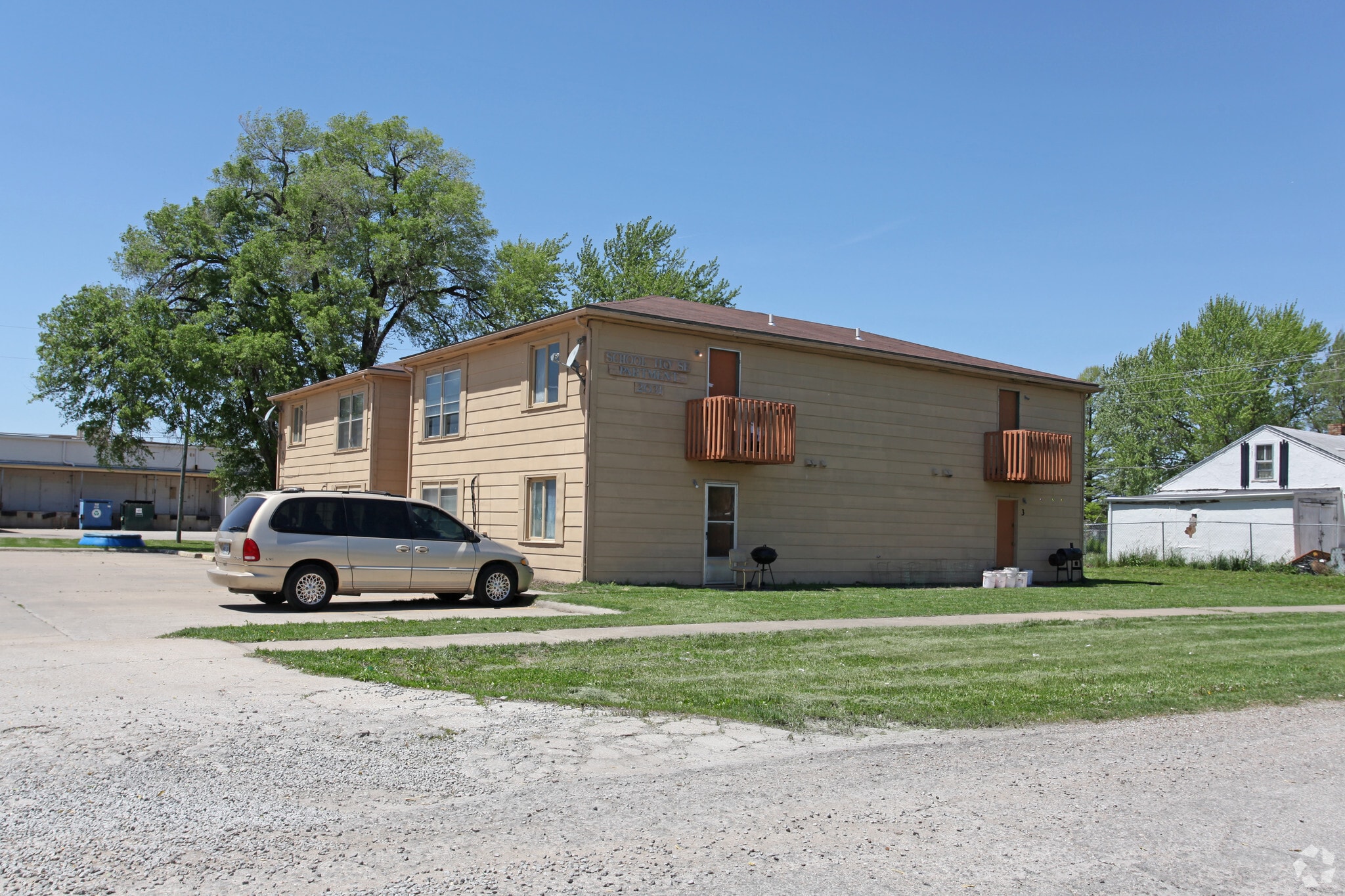 2031 NW Logan St, Topeka, KS for sale Primary Photo- Image 1 of 3
