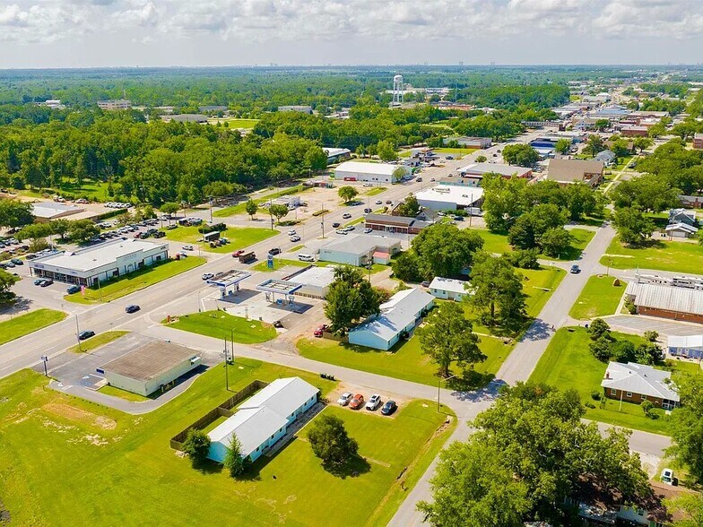 606 N Alston St, Foley, AL à vendre - Photo du bâtiment - Image 3 de 4