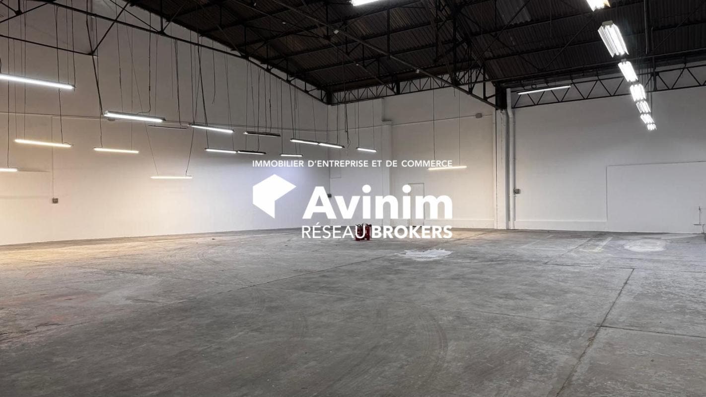 Retail in Avignon for lease Interior Photo- Image 1 of 3