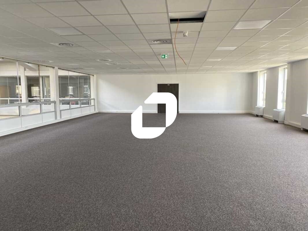 Office in Cergy for lease Building Photo- Image 1 of 11
