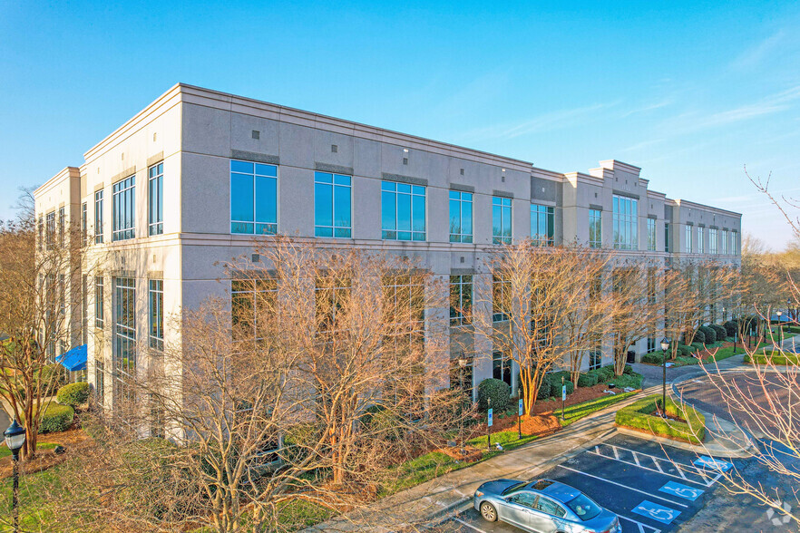 11006 Rushmore Dr, Charlotte, NC for lease - Building Photo - Image 1 of 9