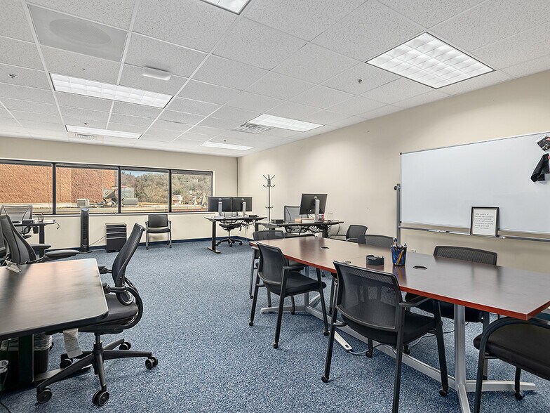 16 Biltmore Ave, Asheville, NC for lease - Interior Photo - Image 2 of 16