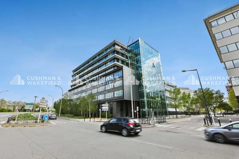 8 Avenue De Lunca, Montigny-le-Bretonneux for lease - Building Photo - Image 2 of 6
