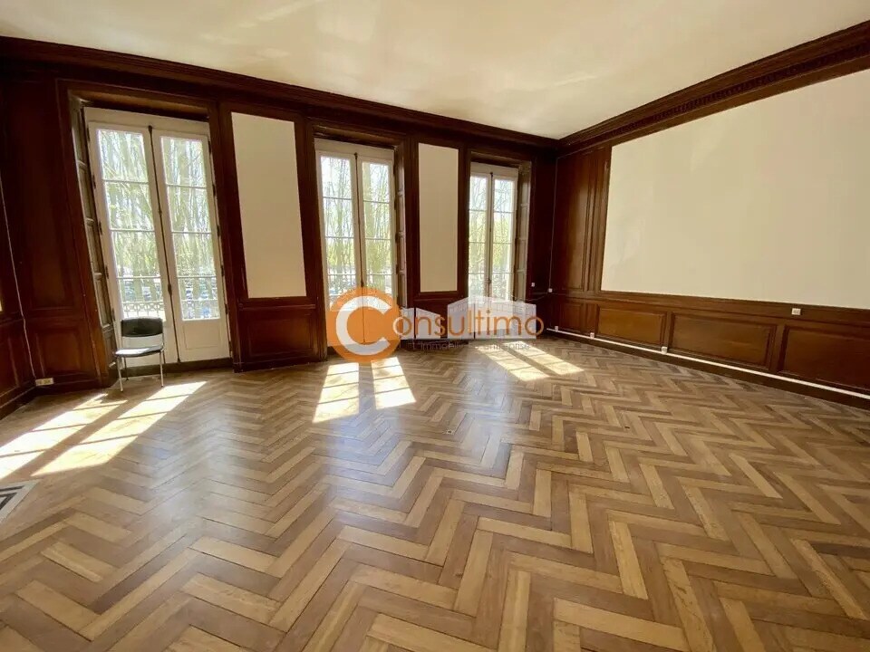 Office in Bordeaux for lease Interior Photo- Image 1 of 7