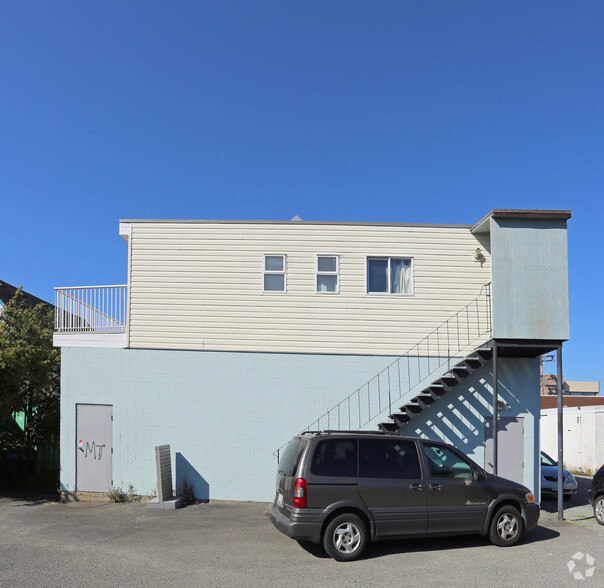 9783 3rd St, Sidney, BC à louer - Photo du b timent - Image 3 de 3