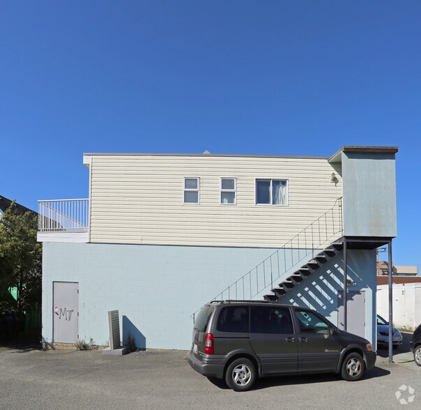 9783 3rd St, Sidney, BC à louer - Photo du bâtiment - Image 3 de 3