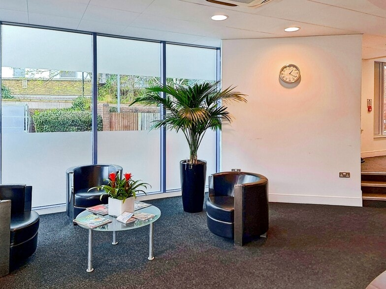 Station Way, Crawley for lease - Interior Photo - Image 3 of 10