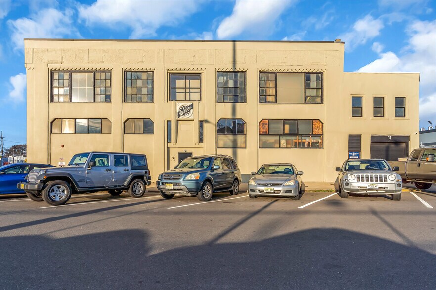 807 Summerfield Ave, Asbury Park, NJ à louer - Photo principale - Image 1 de 29