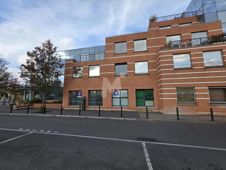 Bureau dans Évry-Courcouronnes à vendre - Photo du bâtiment - Image 2 de 12