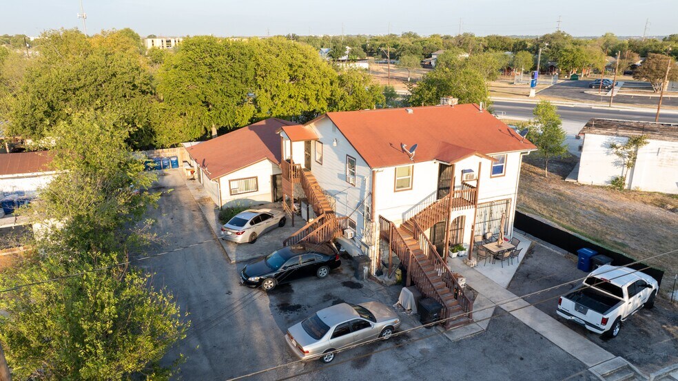 563 SW 39th St, San Antonio, TX à vendre - Photo du bâtiment - Image 1 de 11