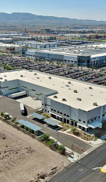12200 Bermuda Rd, Henderson, NV à louer - Photo du bâtiment - Image 2 de 5