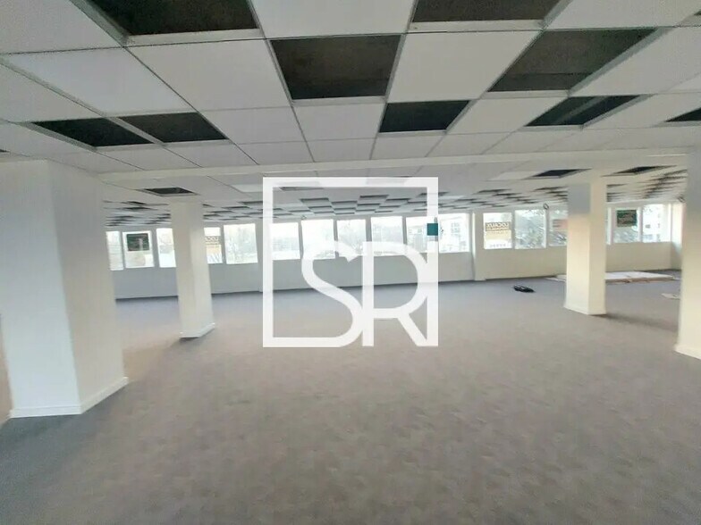 Office in Clermont-Ferrand for lease - Building Photo - Image 3 of 23