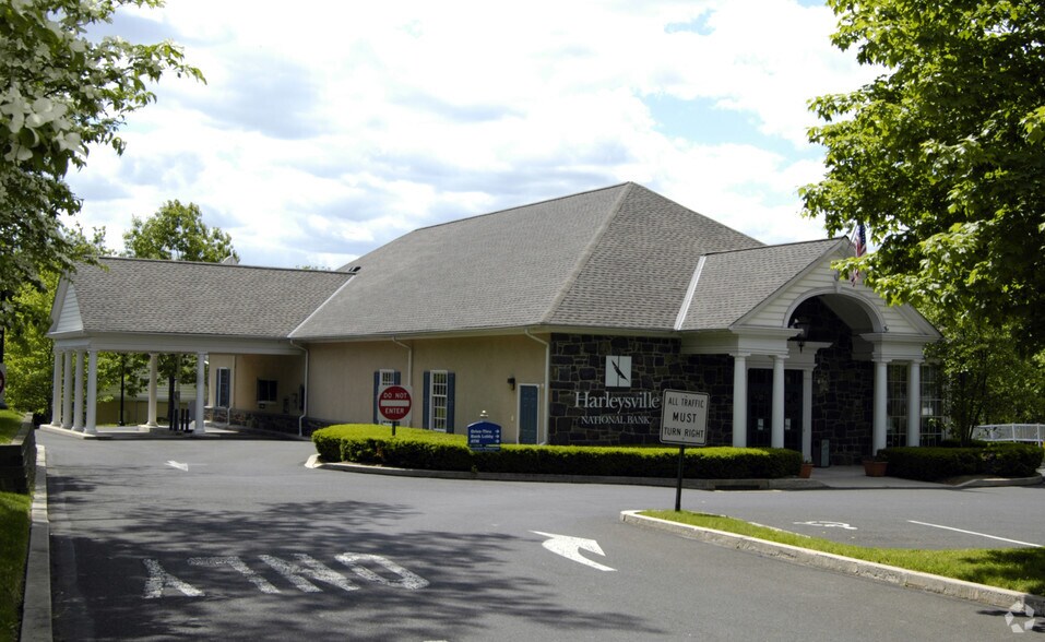 1017 N Bethlehem Pike, Ambler, PA à louer - Photo du bâtiment - Image 2 de 5