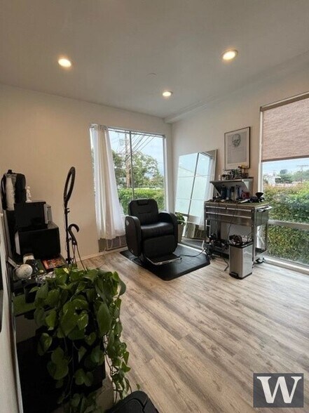 8170 Beverly Blvd, Los Angeles, CA à louer - Photo intérieure - Image 3 de 10
