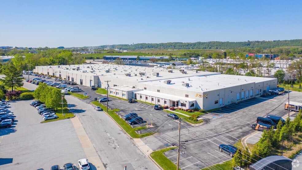 16 Stenerson Ln, Cockeysville, MD à louer - Photo du bâtiment - Image 1 de 6