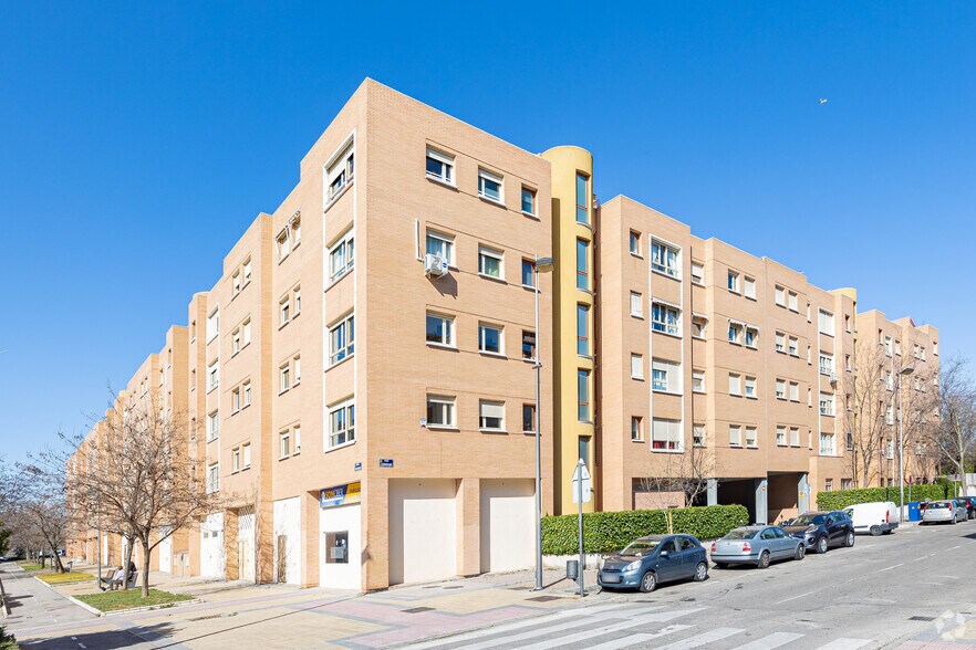 Calle Estocolmo, 122, Alcorcón, Madrid for sale - Building Photo - Image 2 of 3