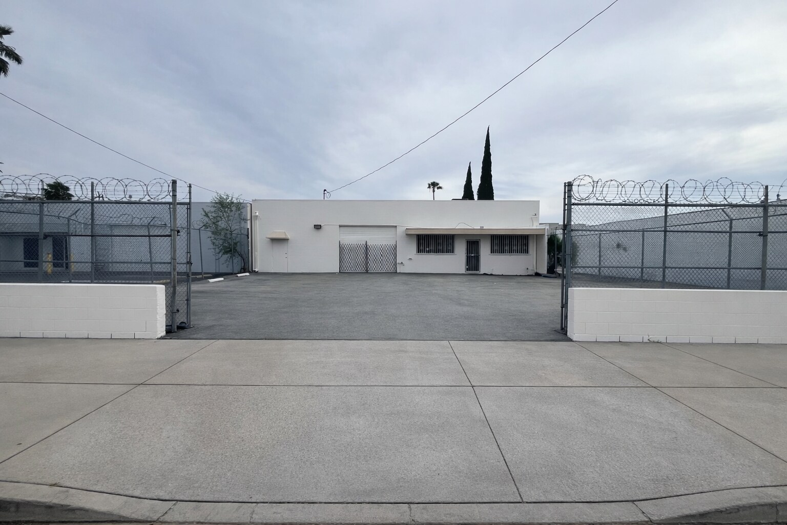 16146 Leadwell St, Van Nuys, CA à louer Photo principale- Image 1 de 12
