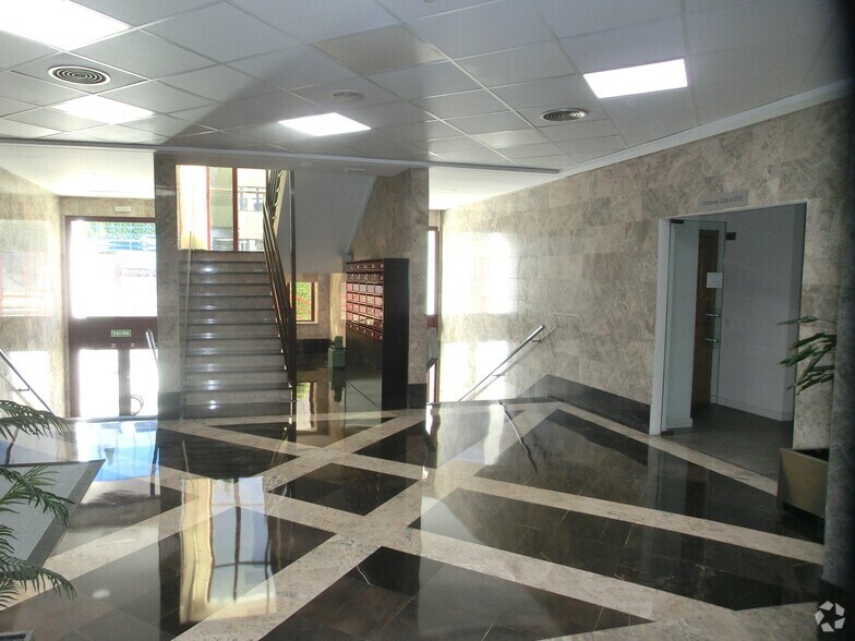 Espace de cotravail dans Las Rozas de Madrid, Madrid à louer - Photo du bâtiment - Image 3 de 4