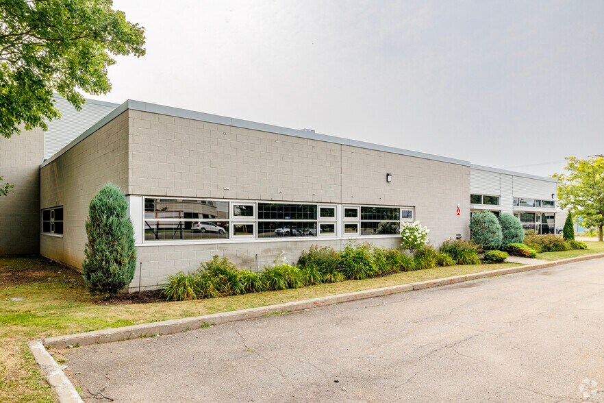 4500 Ch Bois-Franc, Montréal, QC for sale - Building Photo - Image 2 of 5