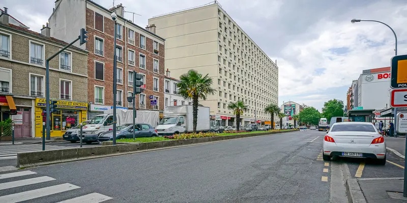 Office in Saint-Ouen-sur-Seine for lease - Building Photo - Image 3 of 12