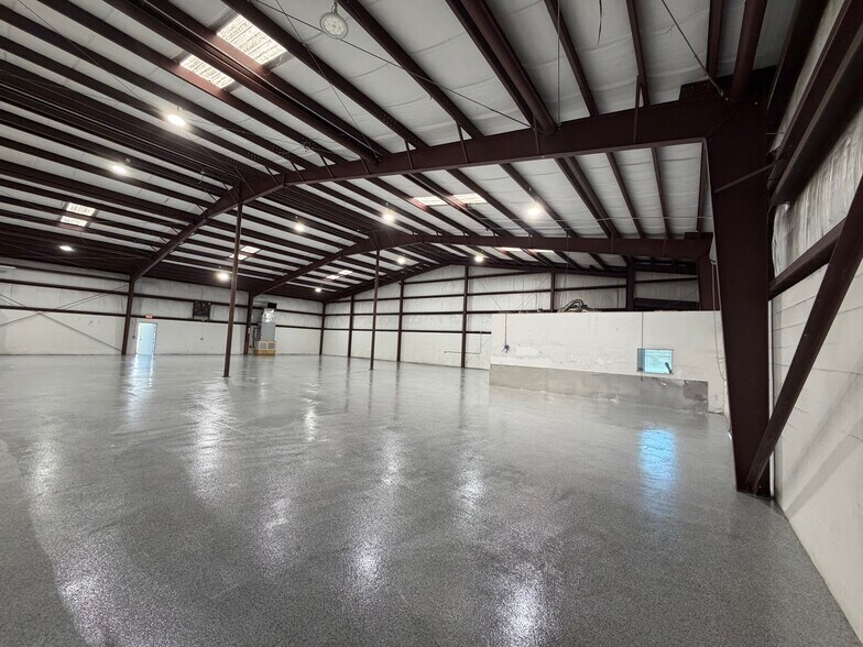 8575 Somerset Dr, Largo, FL à louer - Photo du bâtiment - Image 3 de 10