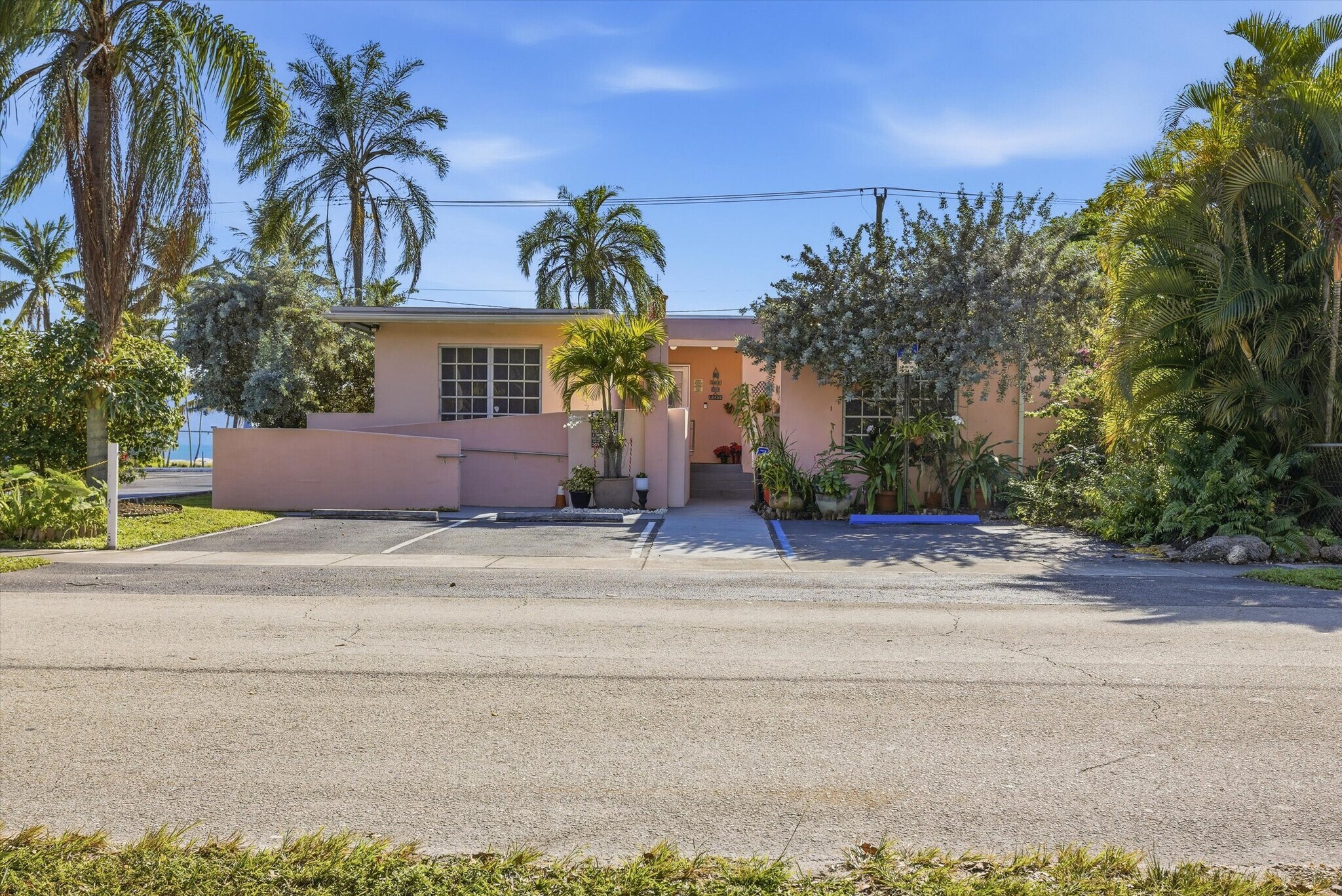 980 NE 126th St, North Miami, FL à louer Photo principale- Image 1 de 16