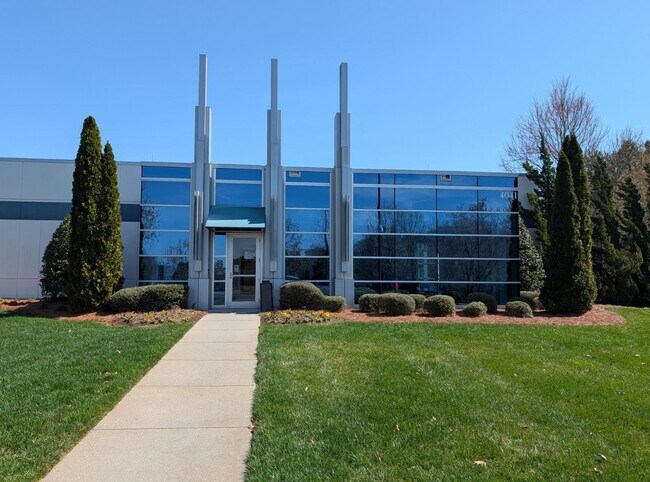 More details for 4041 Business Park Cir, Winston-Salem, NC - Flex for Sale