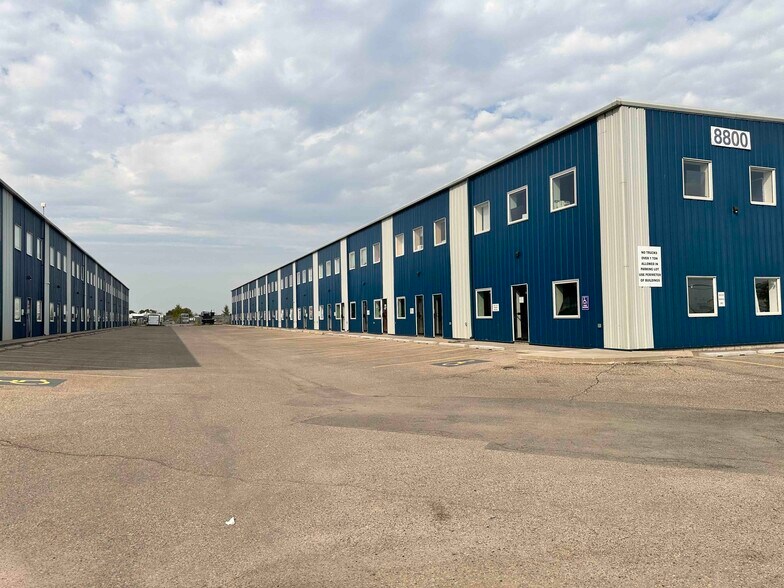 8800 Venture Ave SE, Calgary, AB à vendre - Photo du bâtiment - Image 3 de 14