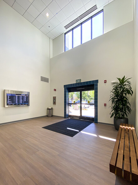 6555 Coyle Ave, Carmichael, CA for lease - Interior Photo - Image 2 of 10