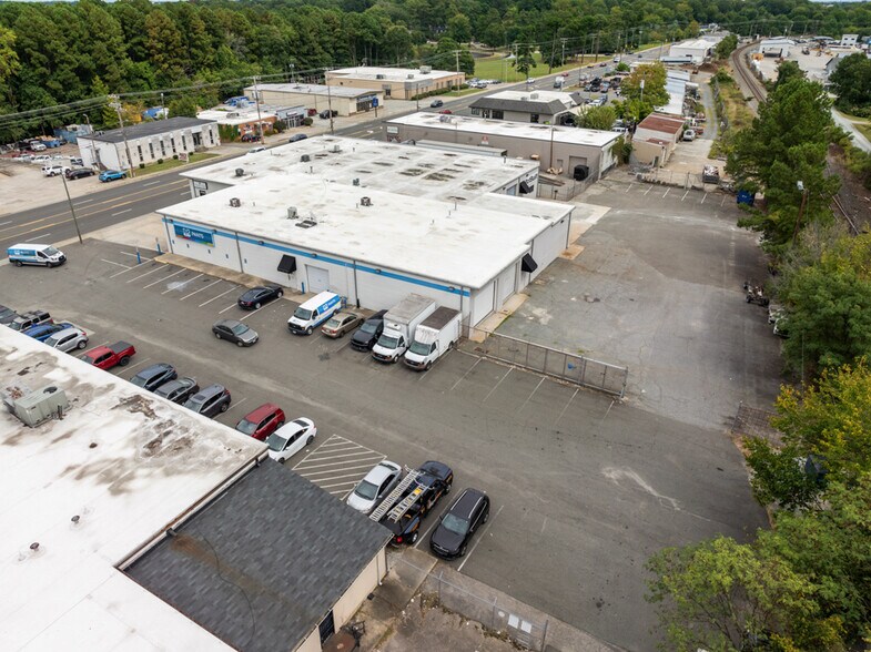 3161 Hillsborough Rd, Durham, NC à louer - Photo du bâtiment - Image 3 de 13