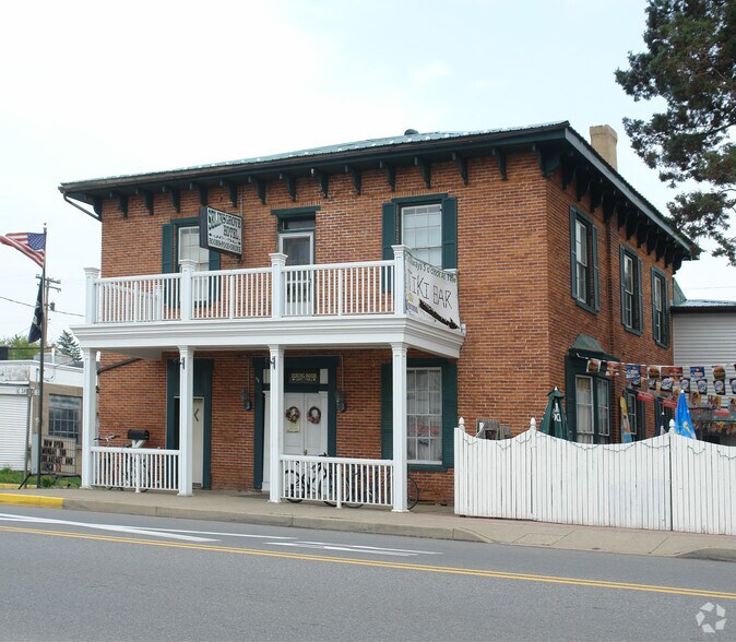 225 N Market St, Selinsgrove, PA for sale - Building Photo - Image 2 of 4