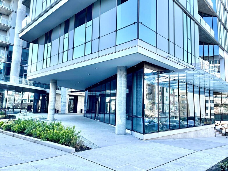 11130 NE 10th St, Bellevue, WA à louer - Photo du bâtiment - Image 3 de 3