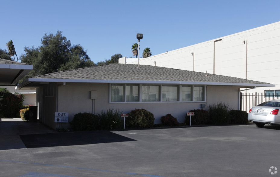 6876 Magnolia Ave, Riverside, CA for lease - Primary Photo - Image 1 of 11