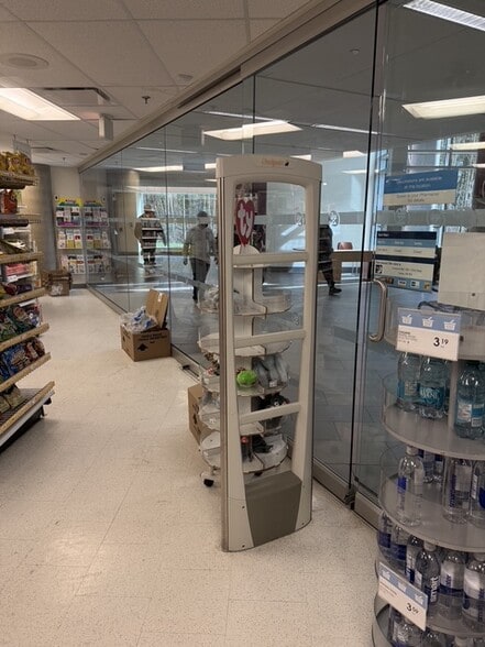 9750 140 St, Surrey, BC for lease - Building Photo - Image 2 of 6